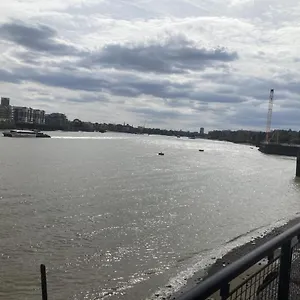 Limehouse Upon Thames In Great Location Homestay London
